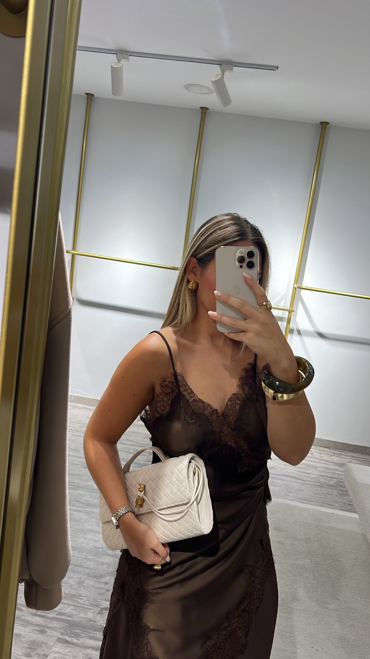 VESTIDO RENDA