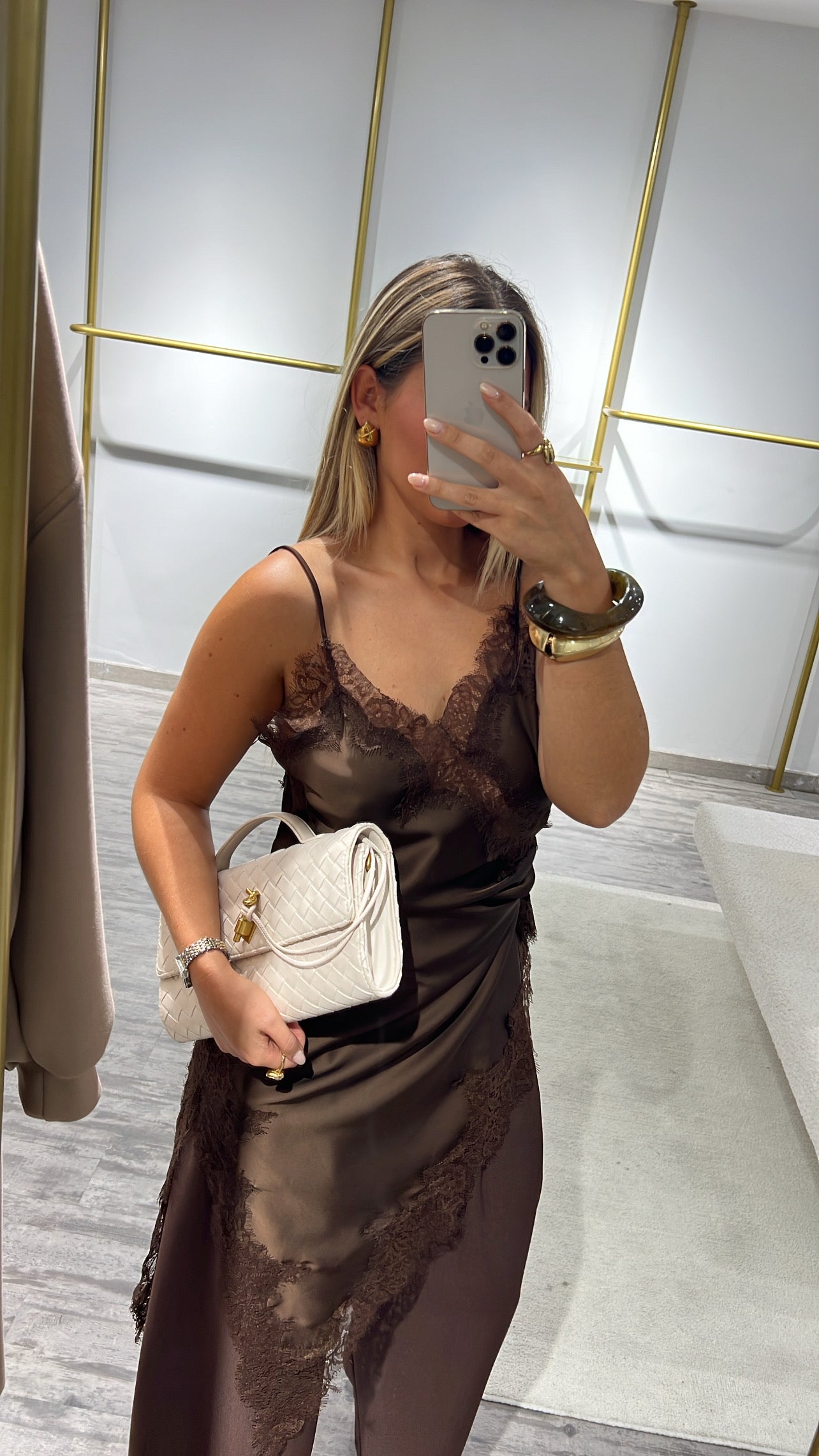 VESTIDO RENDA