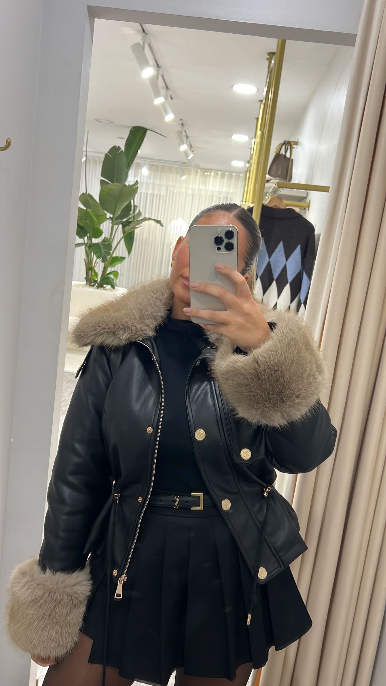 CASACO C/PELO REMOVÍVEL