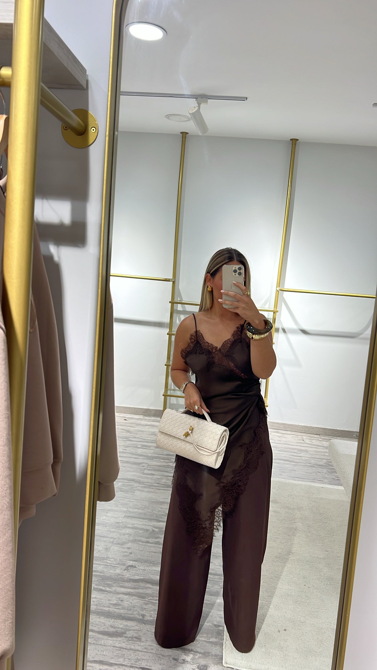 VESTIDO RENDA