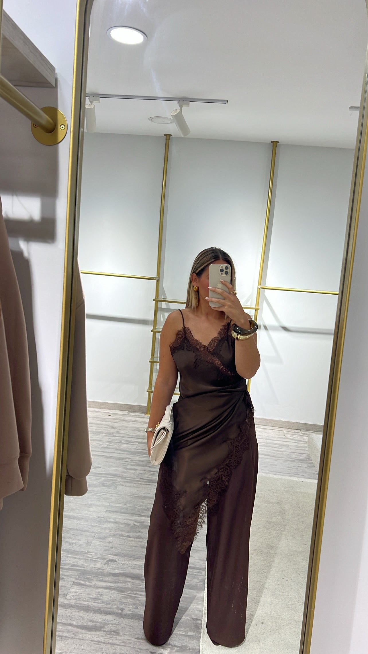 VESTIDO RENDA