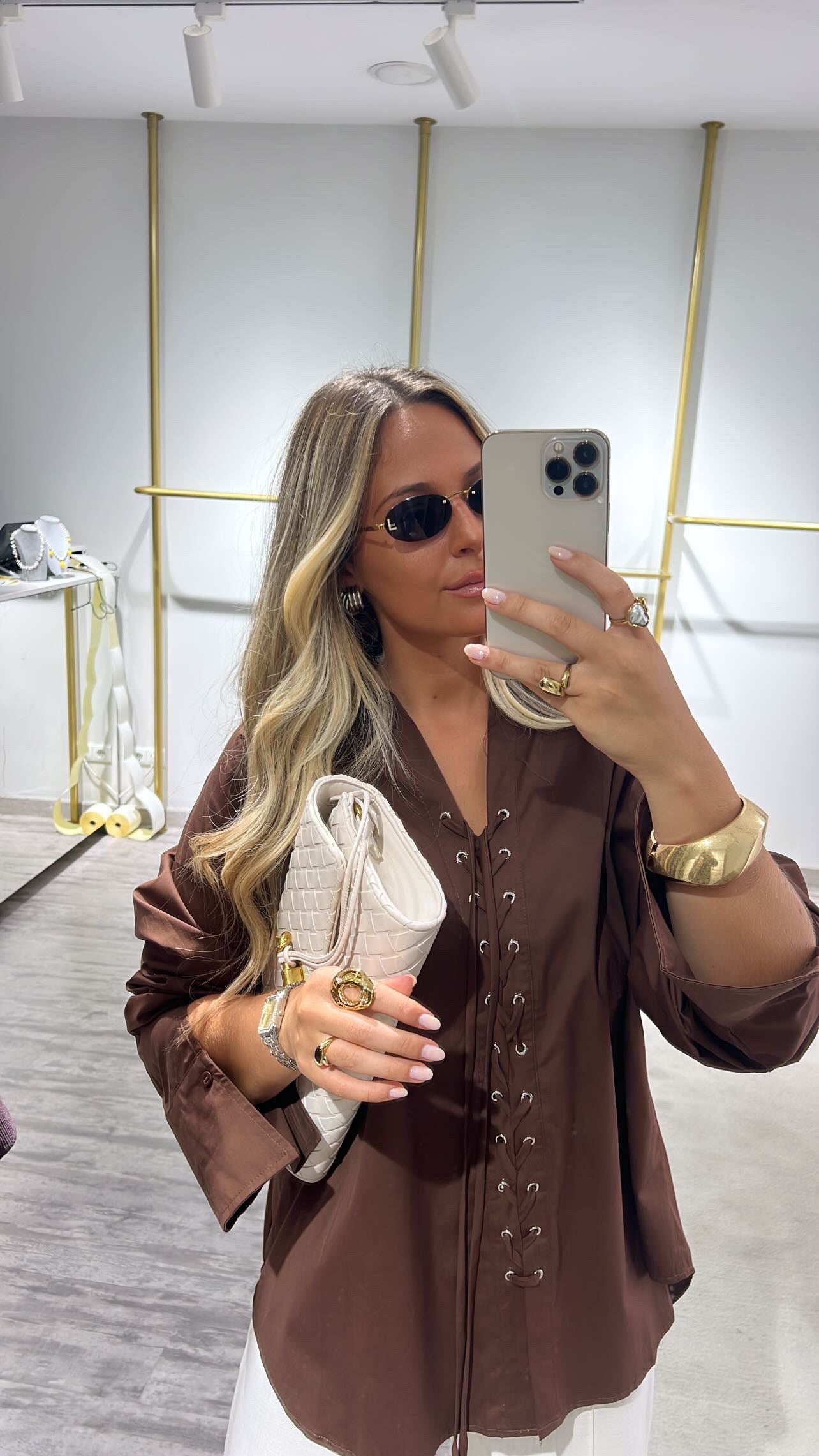 Blusa atilhos
