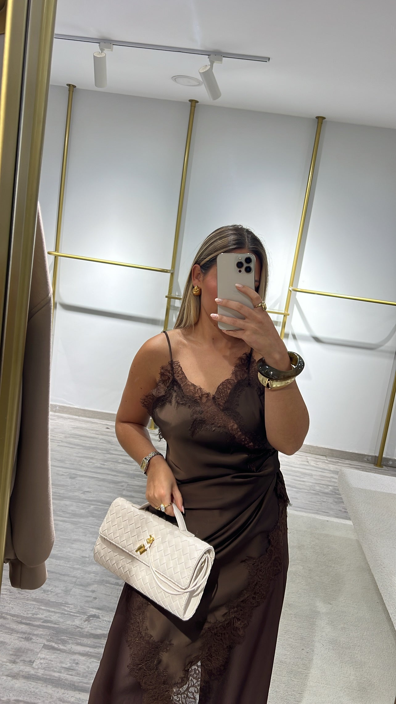 VESTIDO RENDA