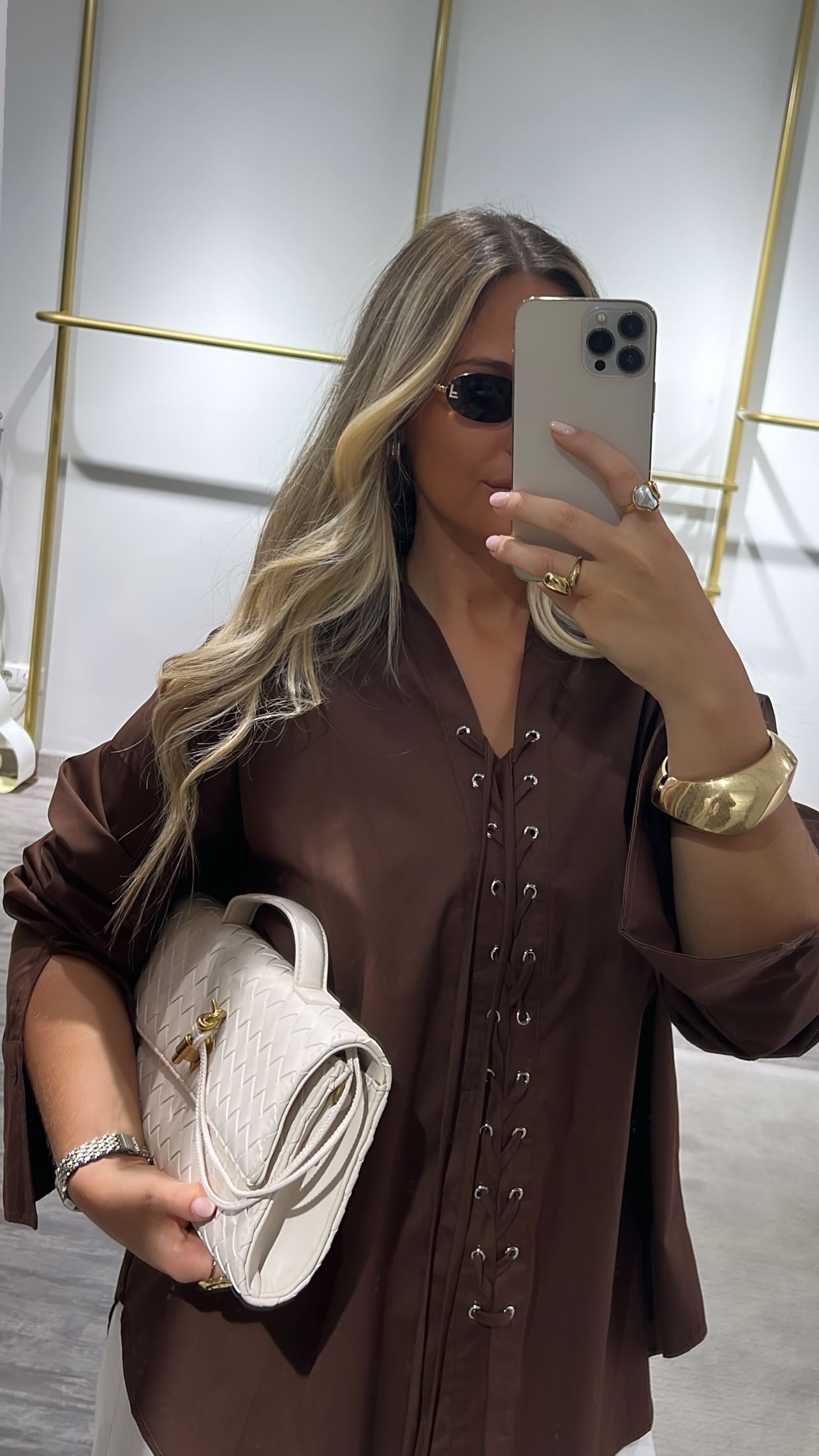 Blusa atilhos