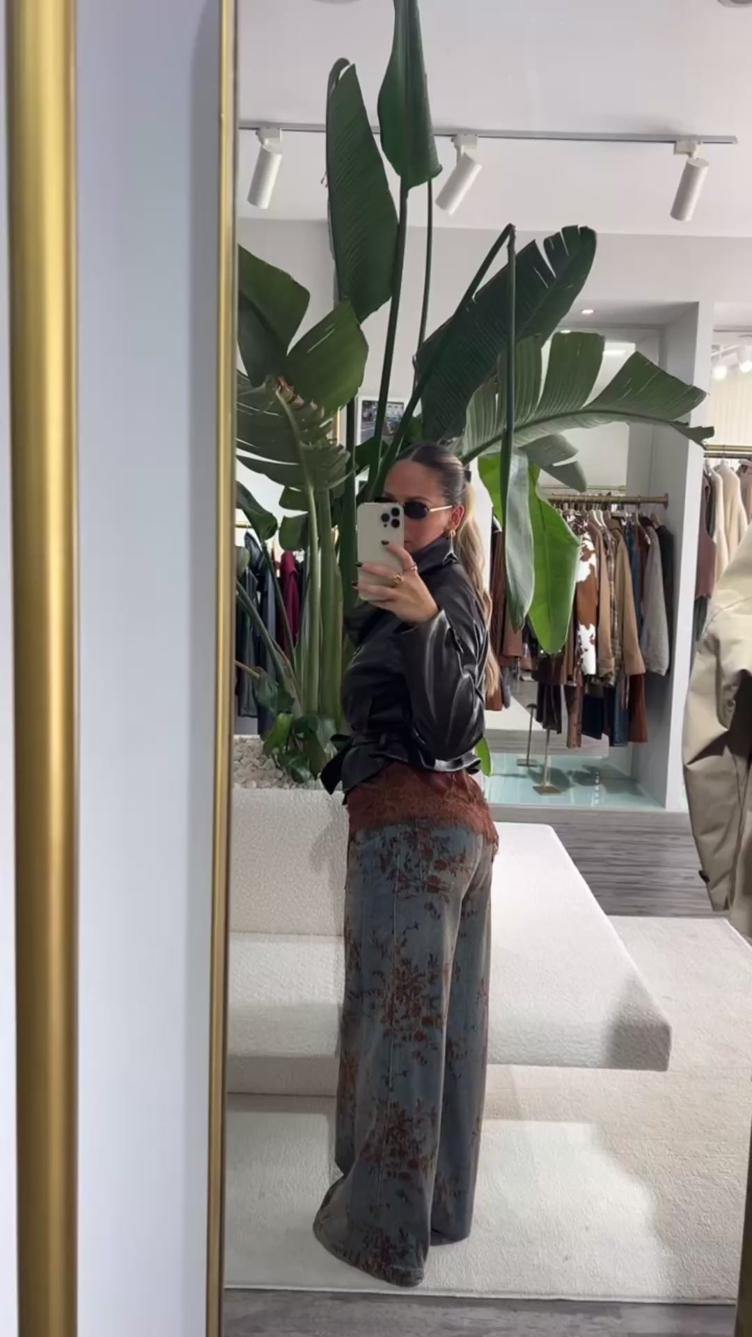 JEANS FLORAL AVELUDADO