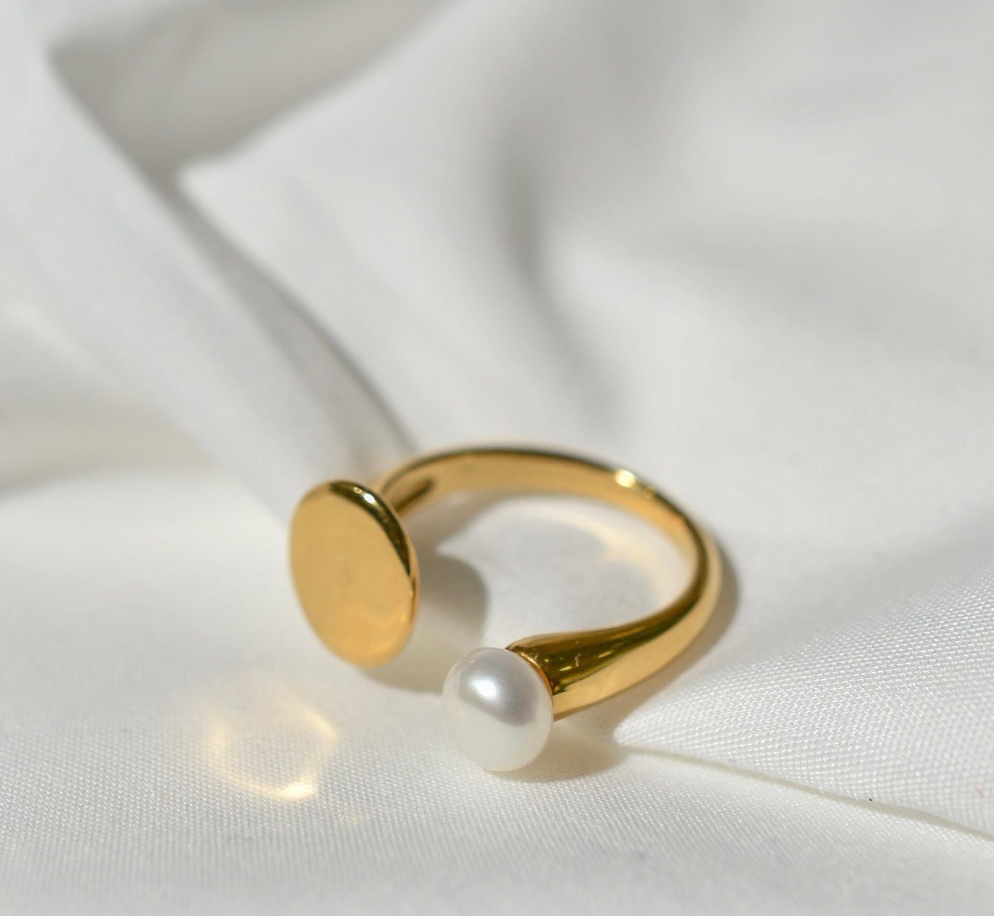 gold ring with pearl