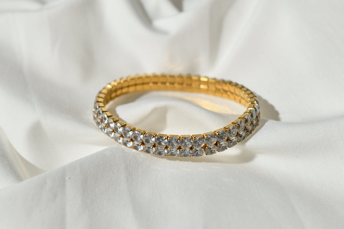 Elastic bracelet with zirconia