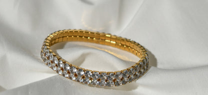 Elastic bracelet with zirconia